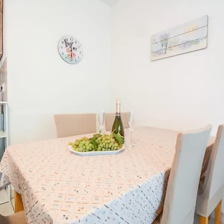 Anasu Apartment *